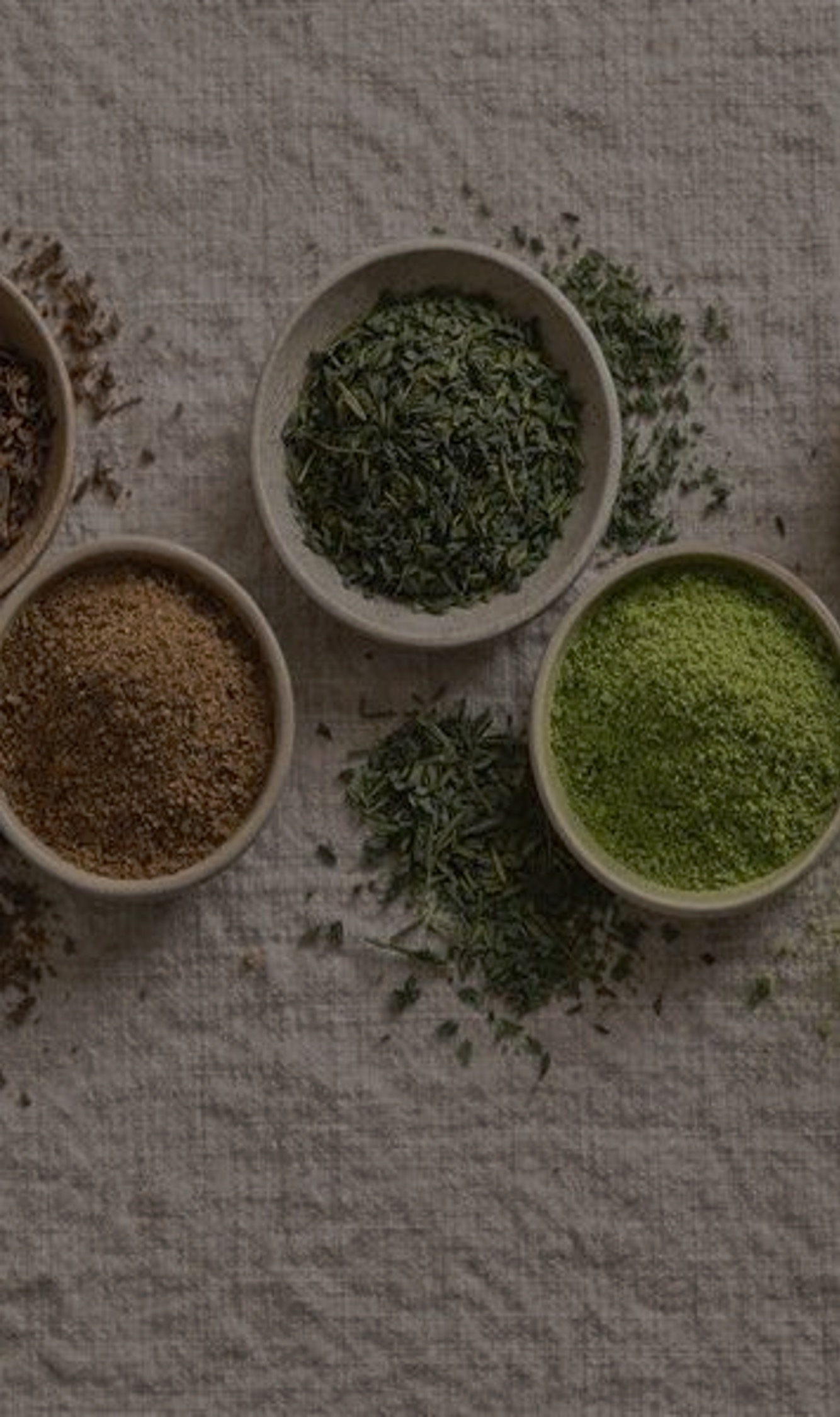 tre skålar med matcha